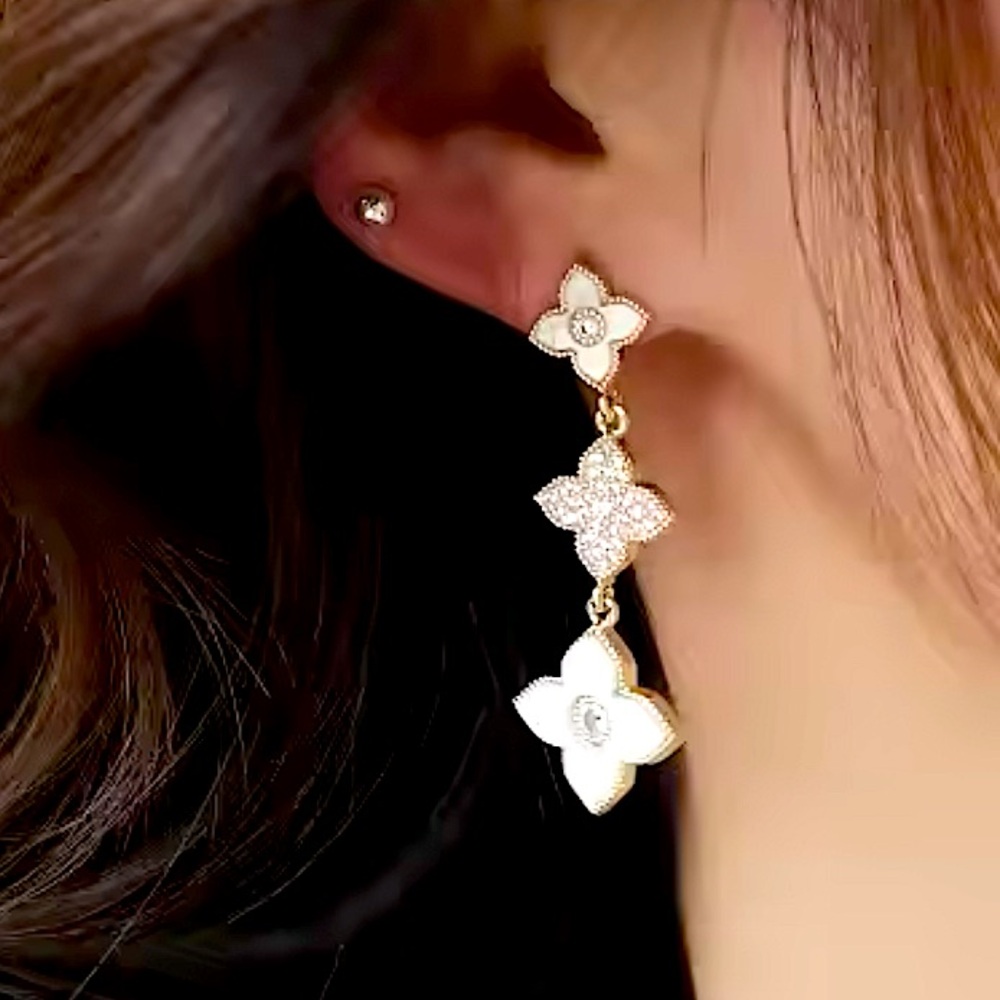 Fashion Earings - Picture 2 of 7